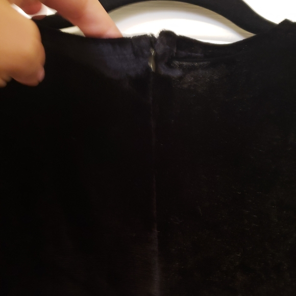 Yi Nuo Qiu Shui Large Black Velvet Maternity Dress - Picture 7 of 7